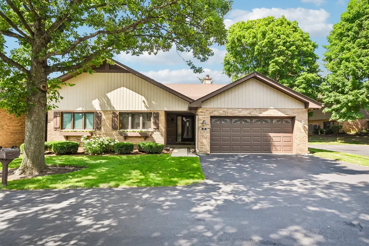 79 Castle Rock LN, Bloomingdale, IL 60108