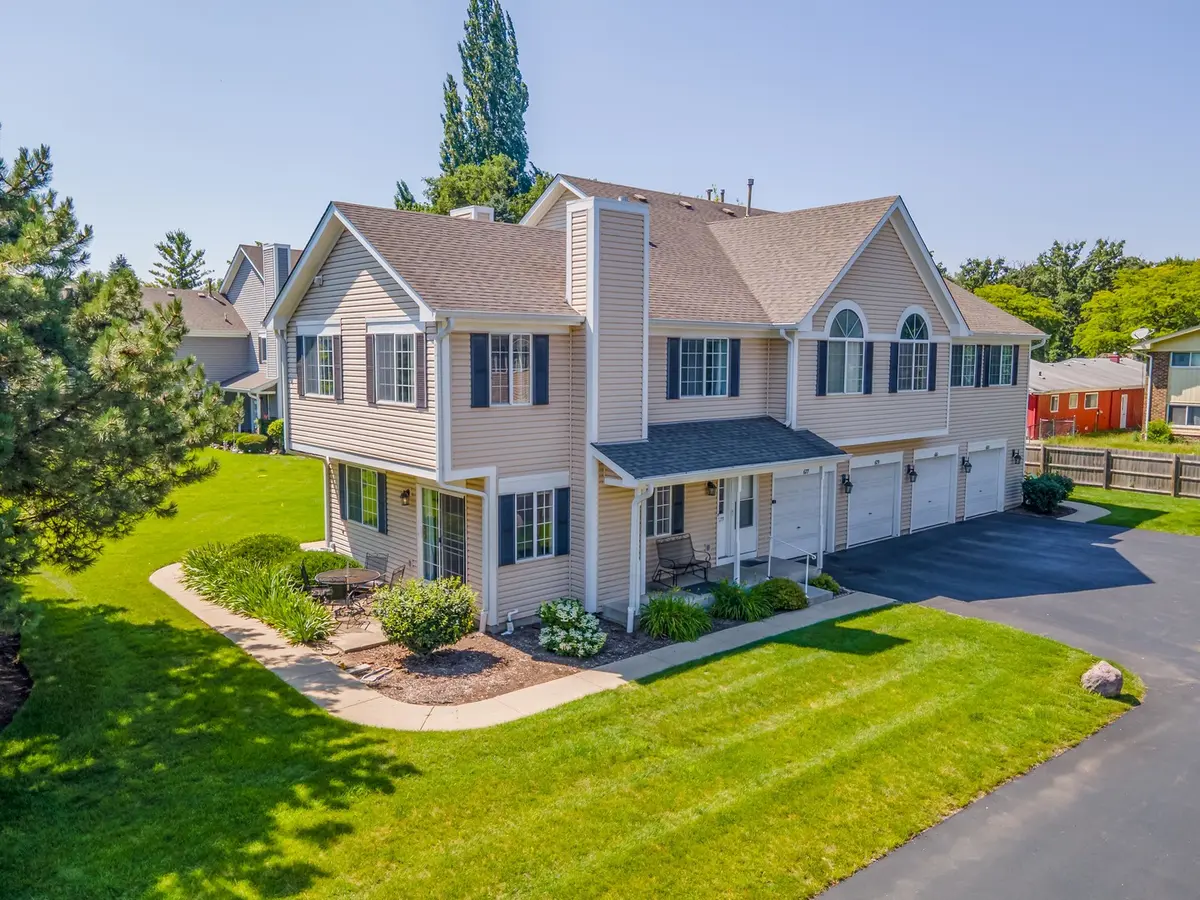 677 Silver Creek RD, Woodstock, IL 60098