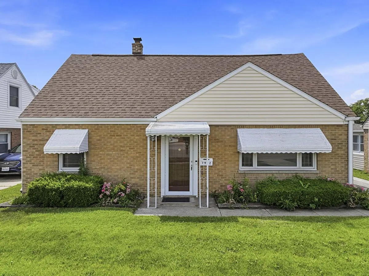 7922 N Waukegan RD, Niles, IL 60714