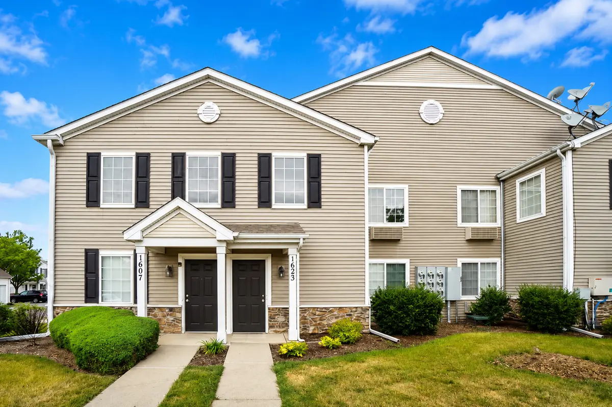 1623 Silverstone DR #1623, Carpentersville, IL 60110