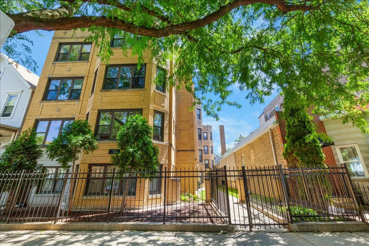 1653 N Fairfield AVE #302, Chicago, IL 60647