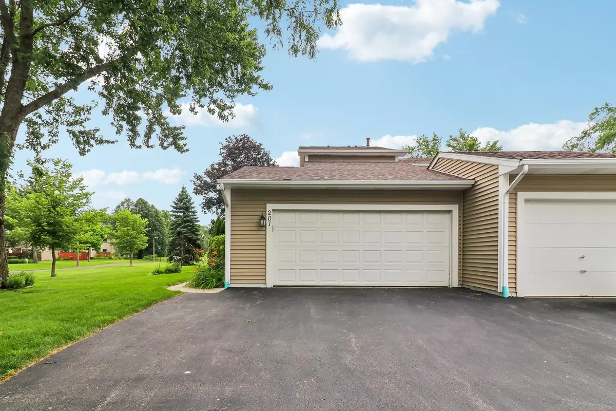 201 Colony CT, Vernon Hills, IL 60061