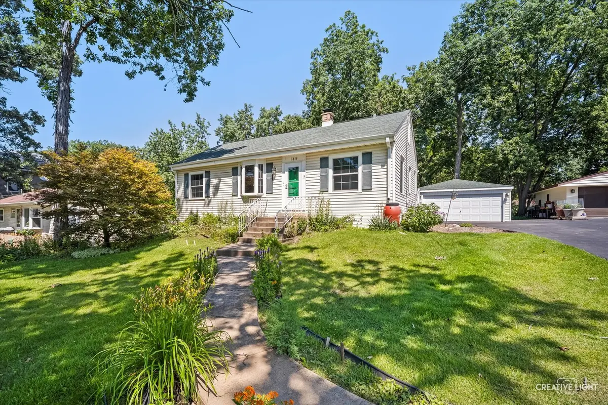 149 Edgebrook RD, Wood Dale, IL 60191