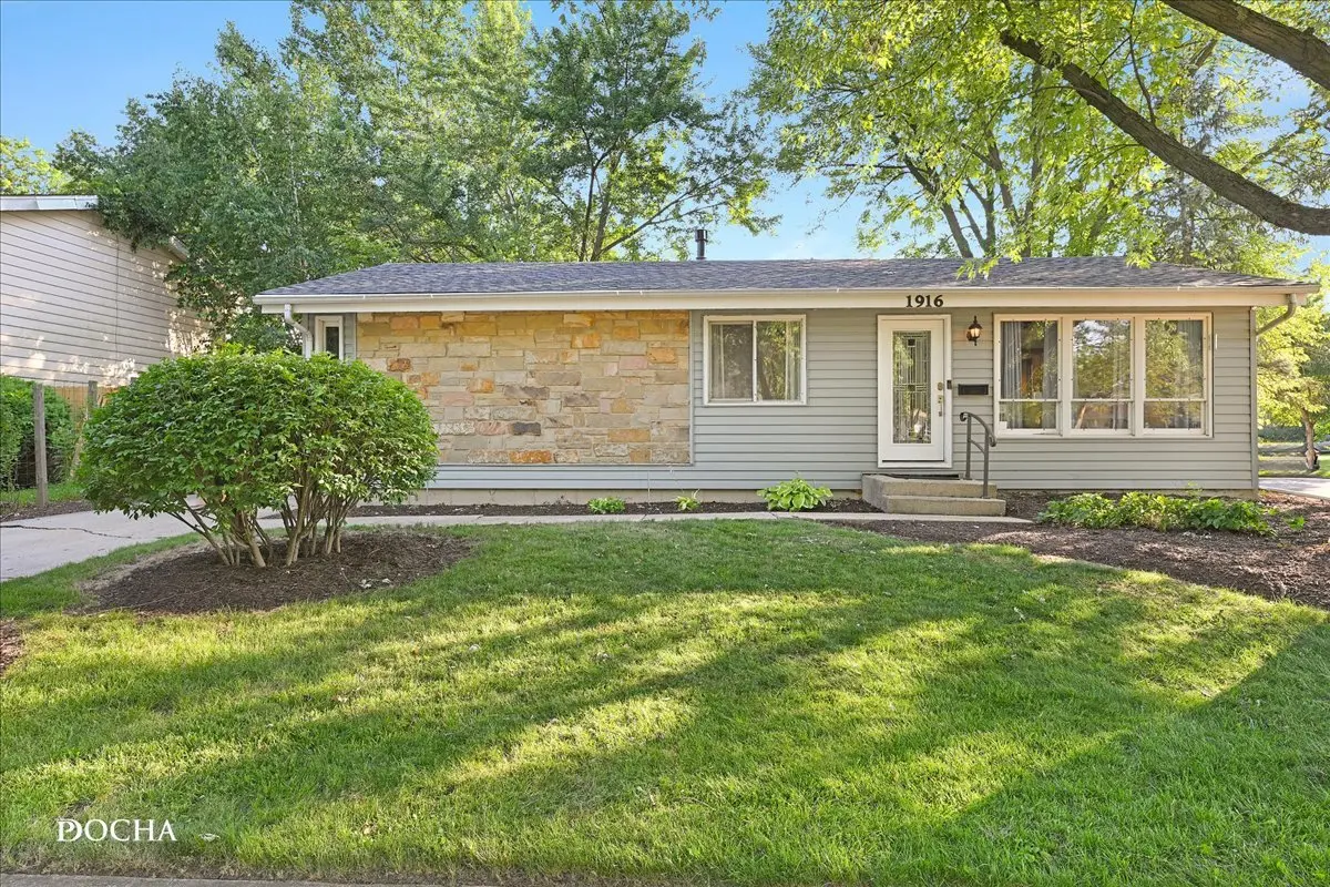 1916 Ash CT, Aurora, IL 60506