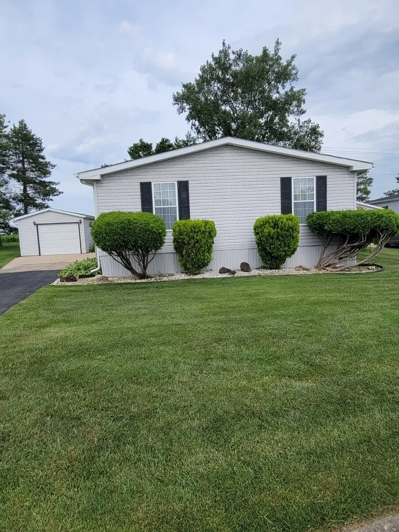 61 Partridge LN, Beecher, IL 60401