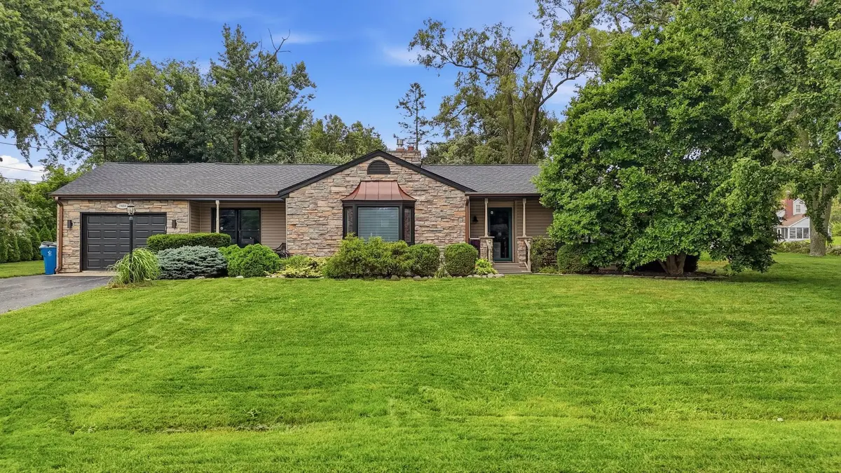 7455 W 125th ST, Palos Heights, IL 60463