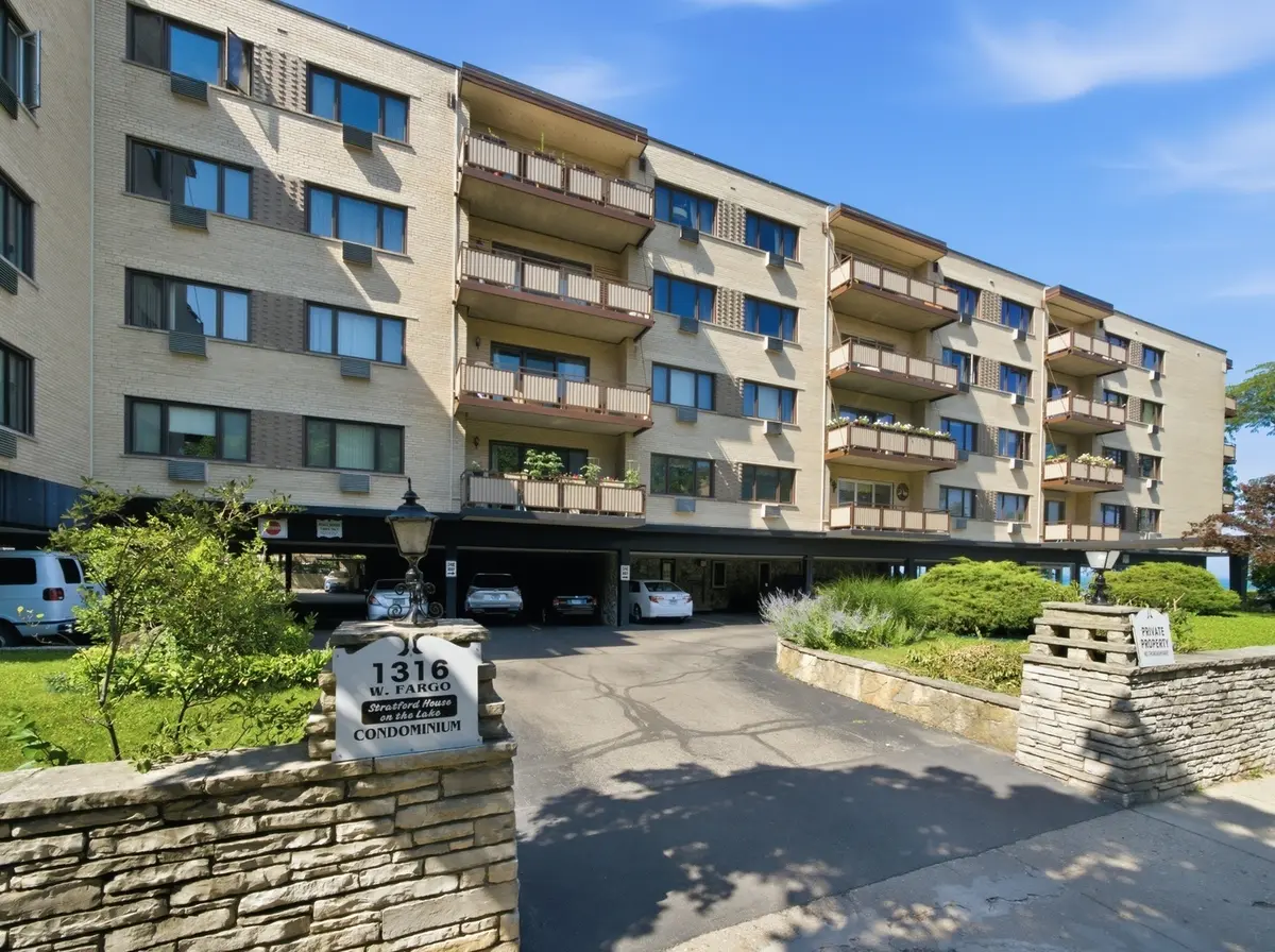1316 W Fargo AVE #403, Chicago, IL 60626