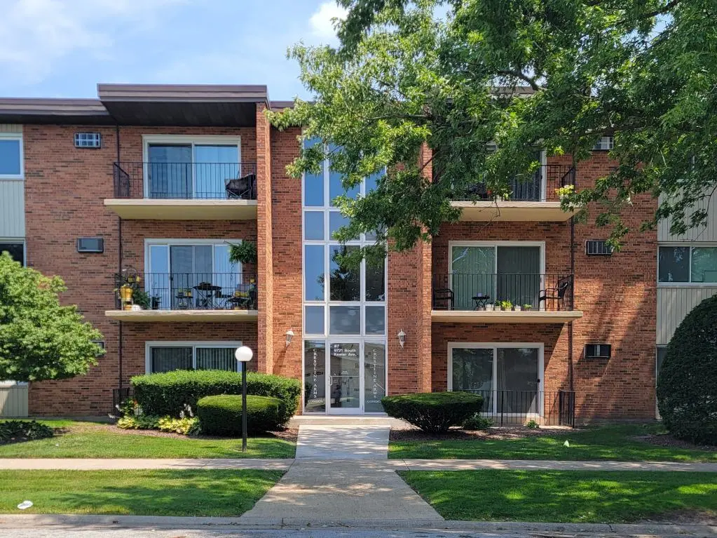 9721 S Keeler AVE #204, Oak Lawn, IL 60453
