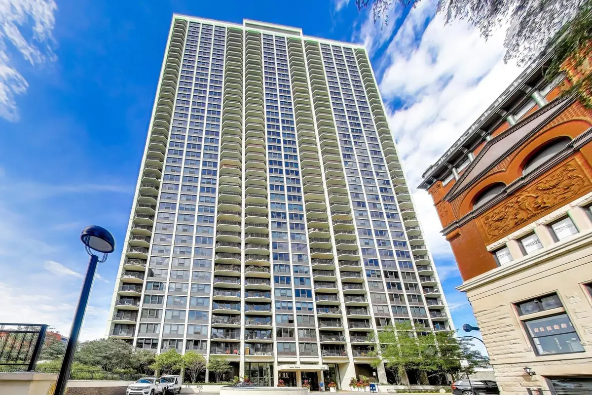 1560 N Sandburg TER #2103J, Chicago, IL 60610