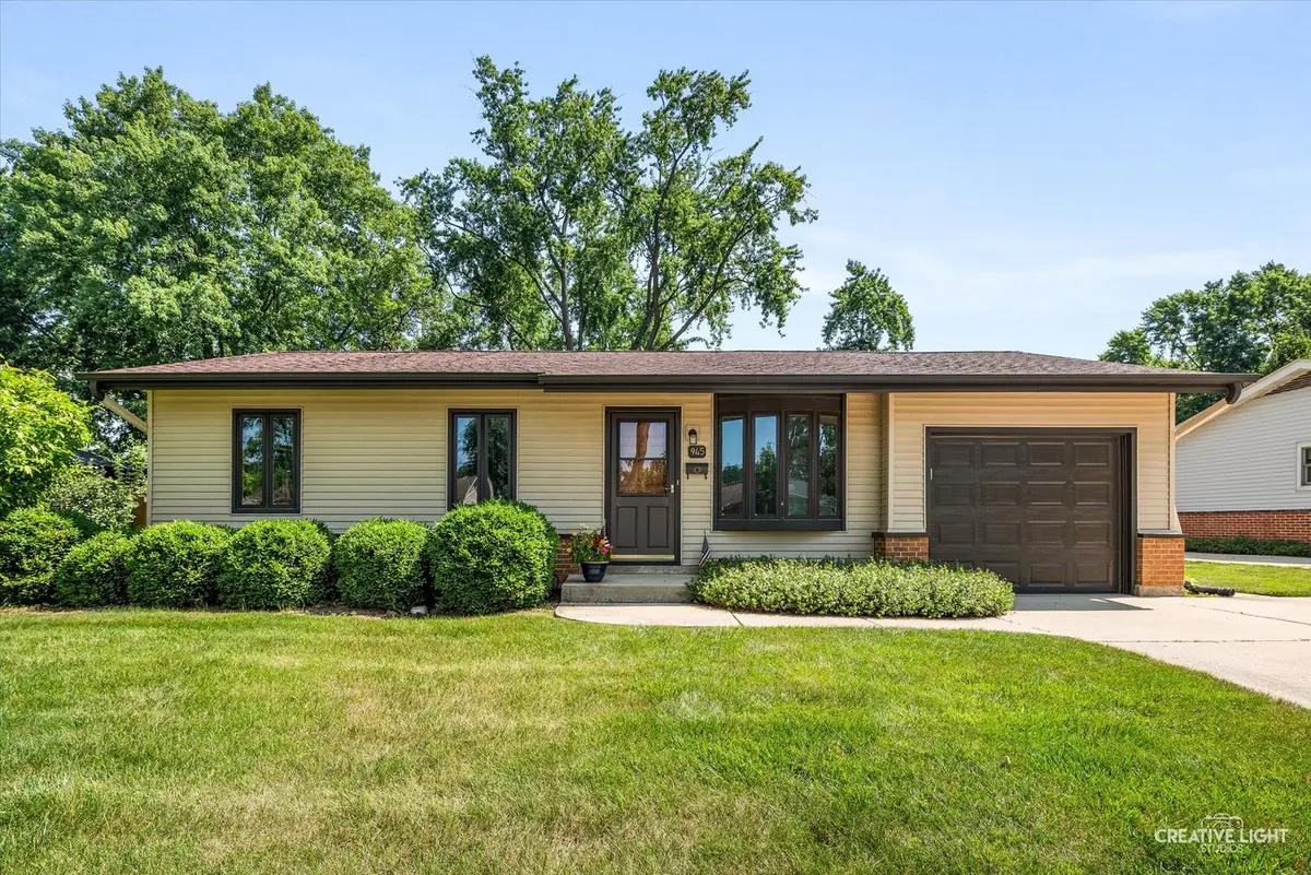 945 Victoria LN, Elk Grove Village, IL 60007