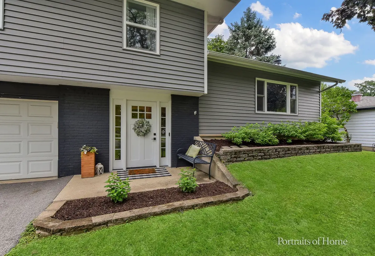 30W172 Claymore LN, Naperville, IL 60563