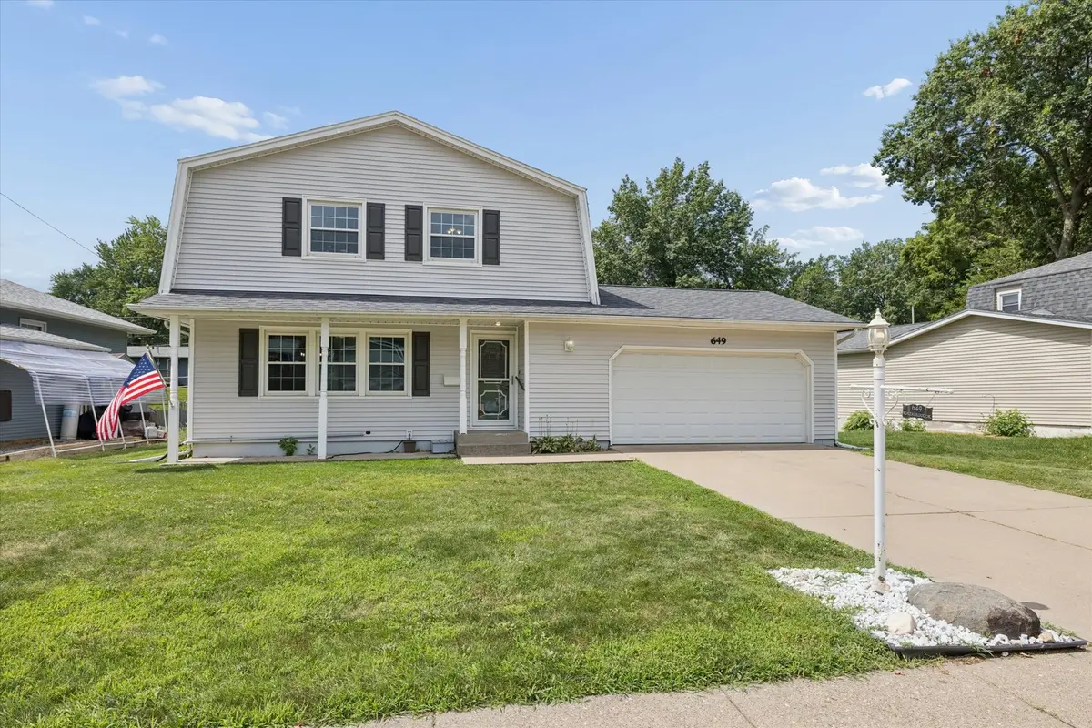 649 NORTHBROOK DR, Davenport, IA 52806