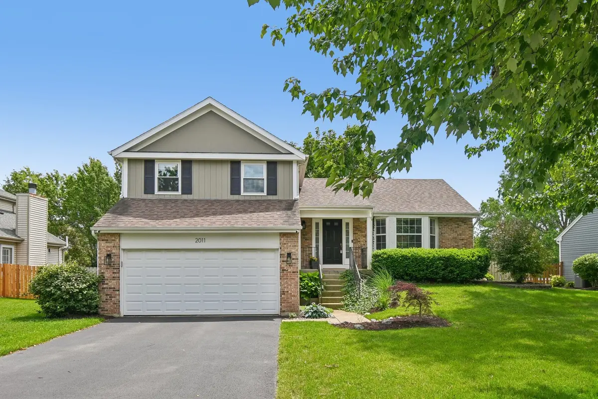 2011 Glenmoor DR, West Dundee, IL 60118