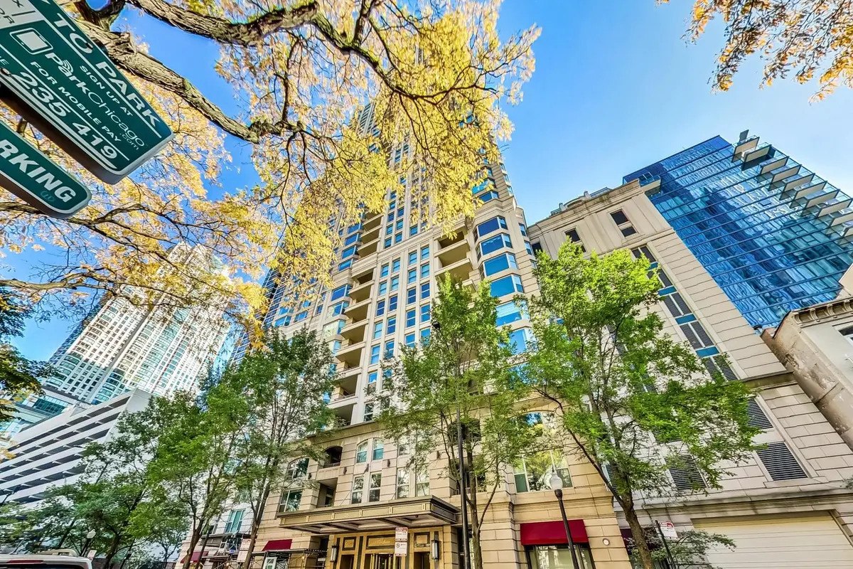 25 E Superior ST #404, Chicago, IL 60611