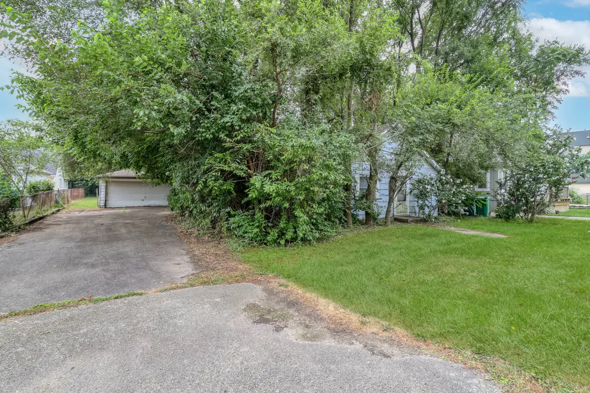 16338 New AVE, Lemont, IL 60439