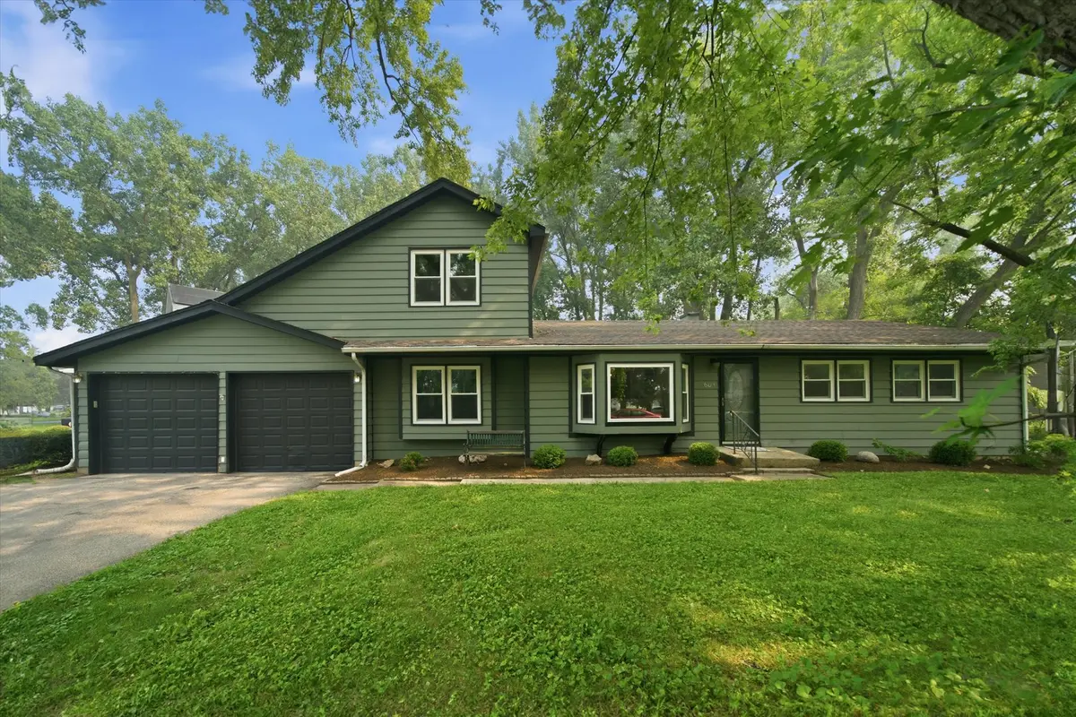 601 Sheridan DR, Wauconda, IL 60084