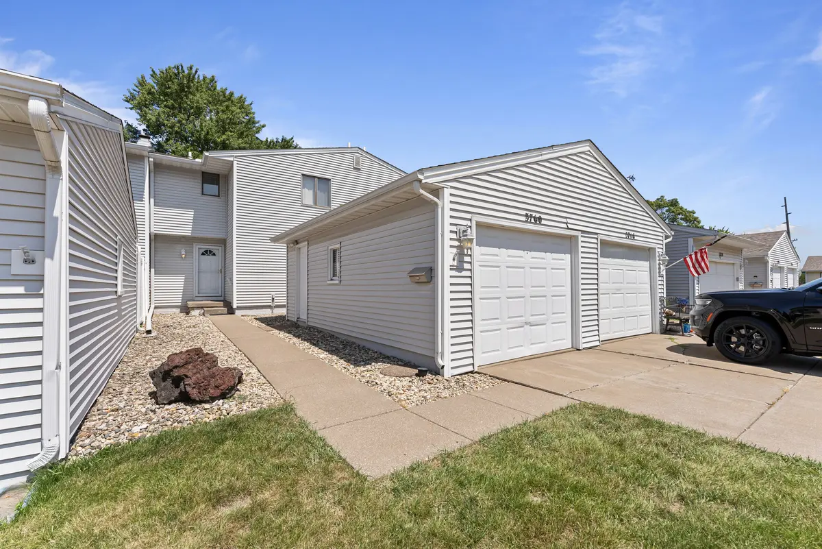 3760 EASTWOOD CT, Bettendorf, IA 52722