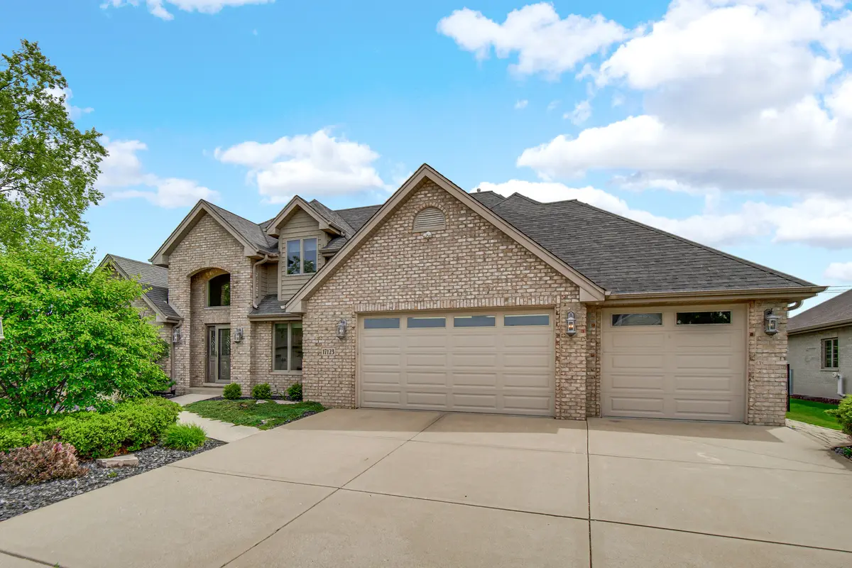 17123 Pointe DR, Orland Park, IL 60467