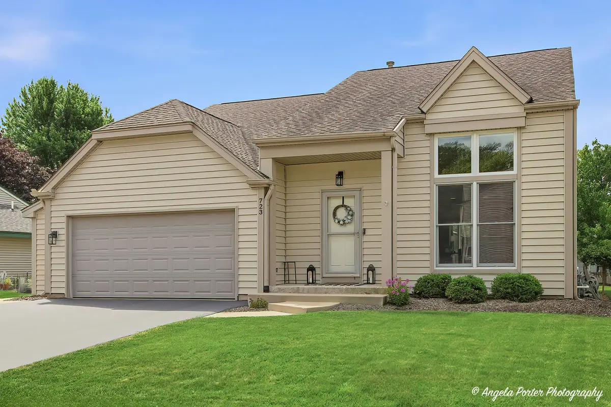 723 Edelweiss DR, Lake Zurich, IL 60047