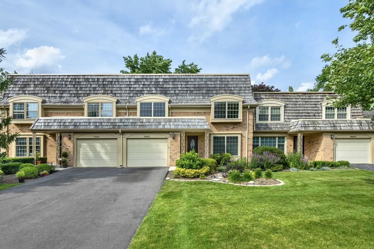 19W010 Avenue Normandy East AVE, Oak Brook, IL 60523