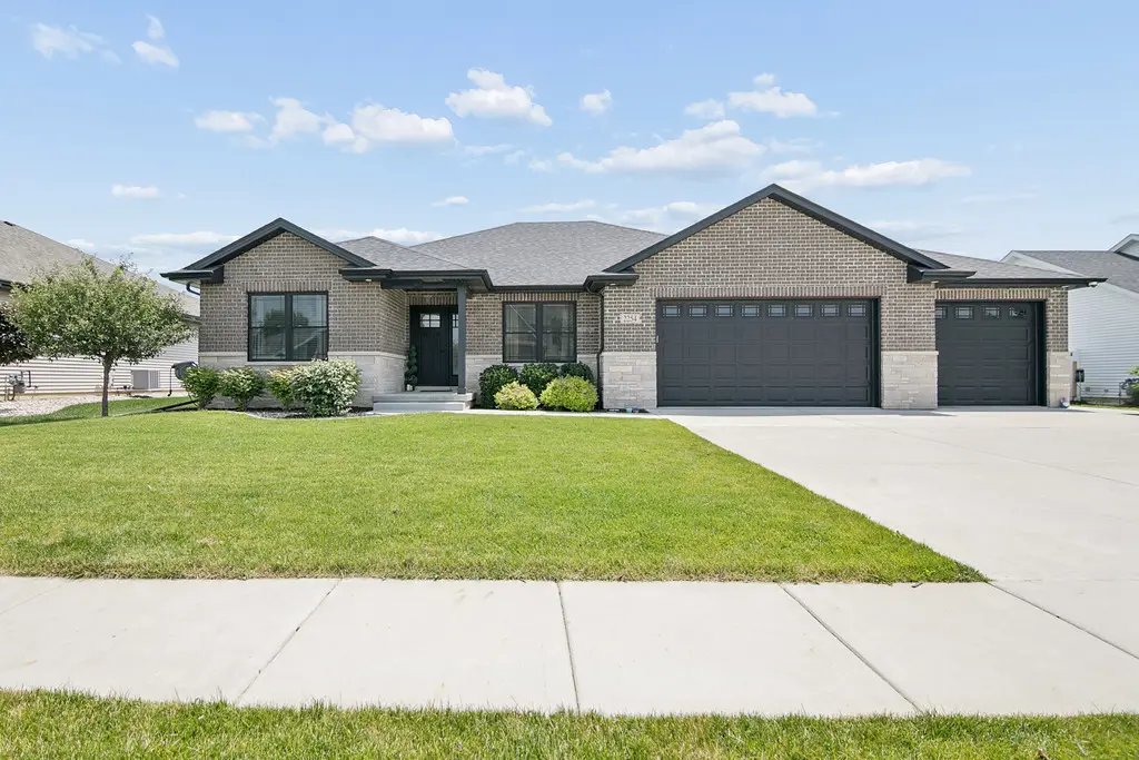 2254 Trappers LN, Bourbonnais, IL 60914