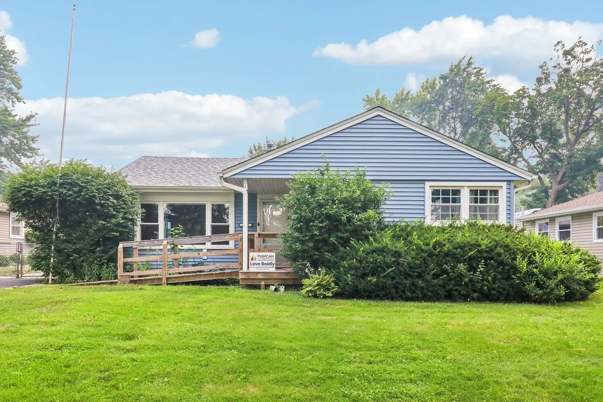 2206 Hawk LN, Rolling Meadows, IL 60008