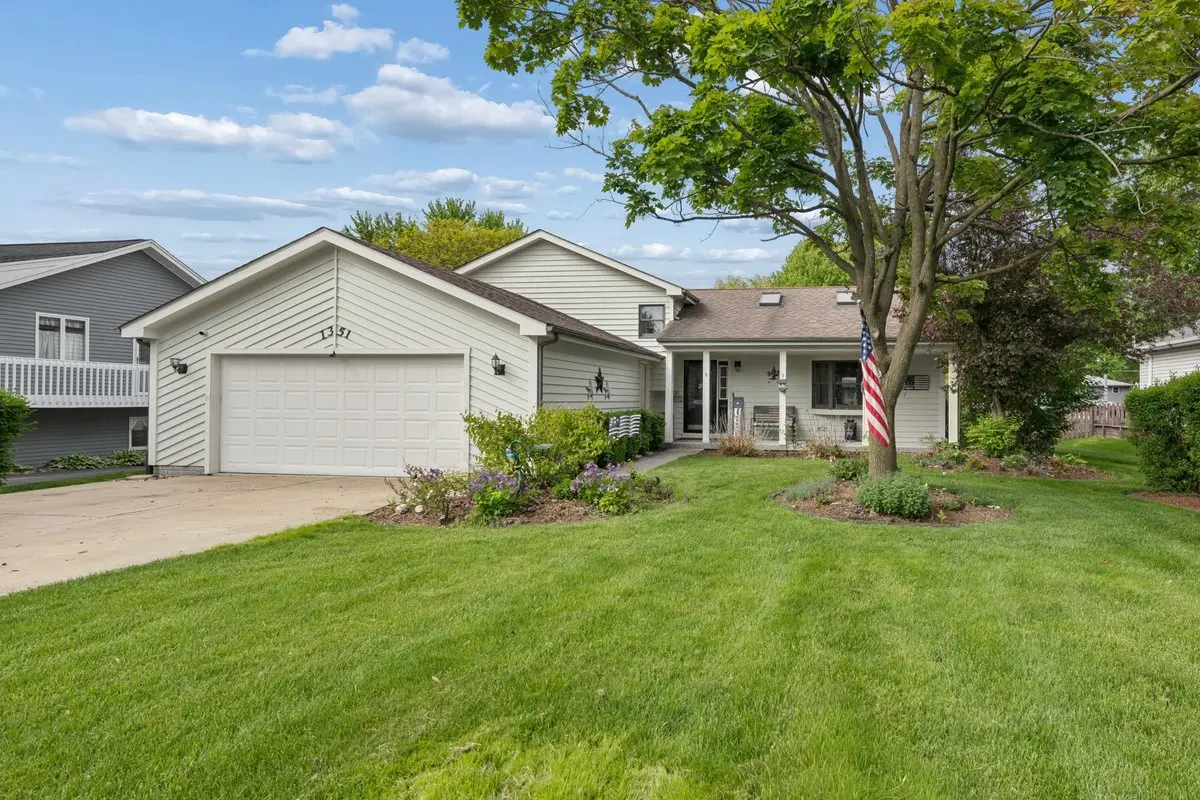1351 Reva LN, Lake Holiday, IL 60548