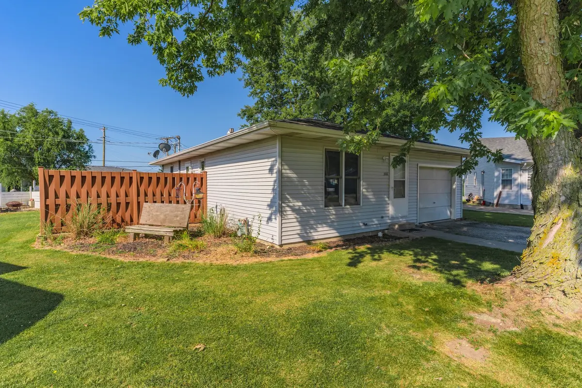 1406 W Trainor DR, Pontiac, IL 61764