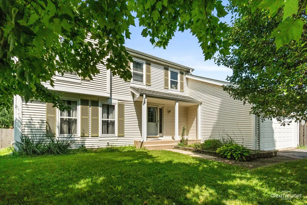 202 Mistwood LN, North Aurora, IL 60542
