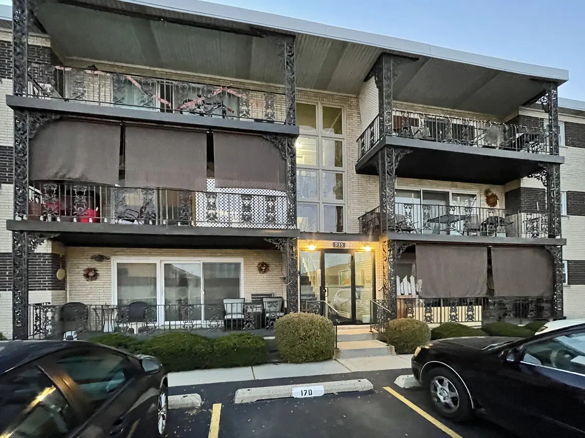 935 8th AVE #2-12, La Grange, IL 60525