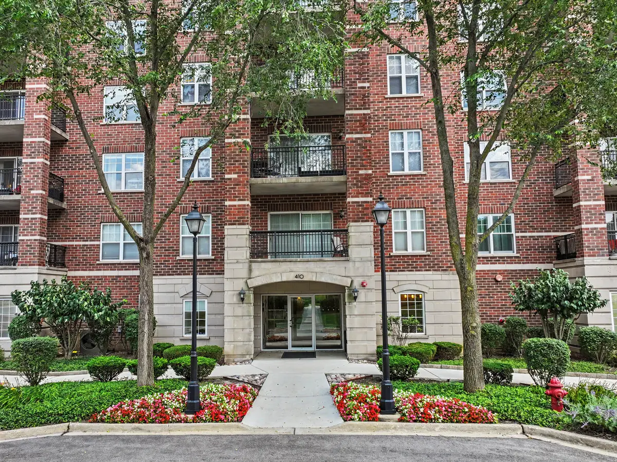 410 W MAHOGANY CT #408, Palatine, IL 60067
