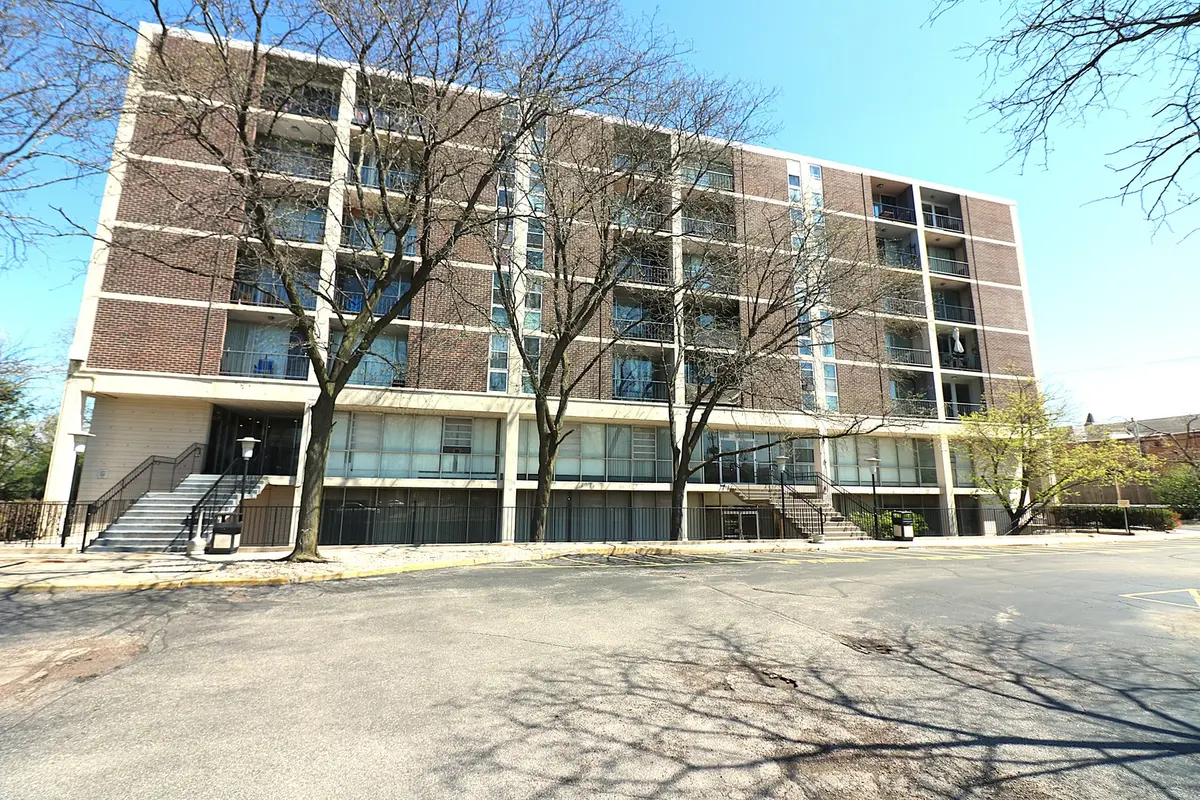 1043 S York RD #212, Bensenville, IL 60106