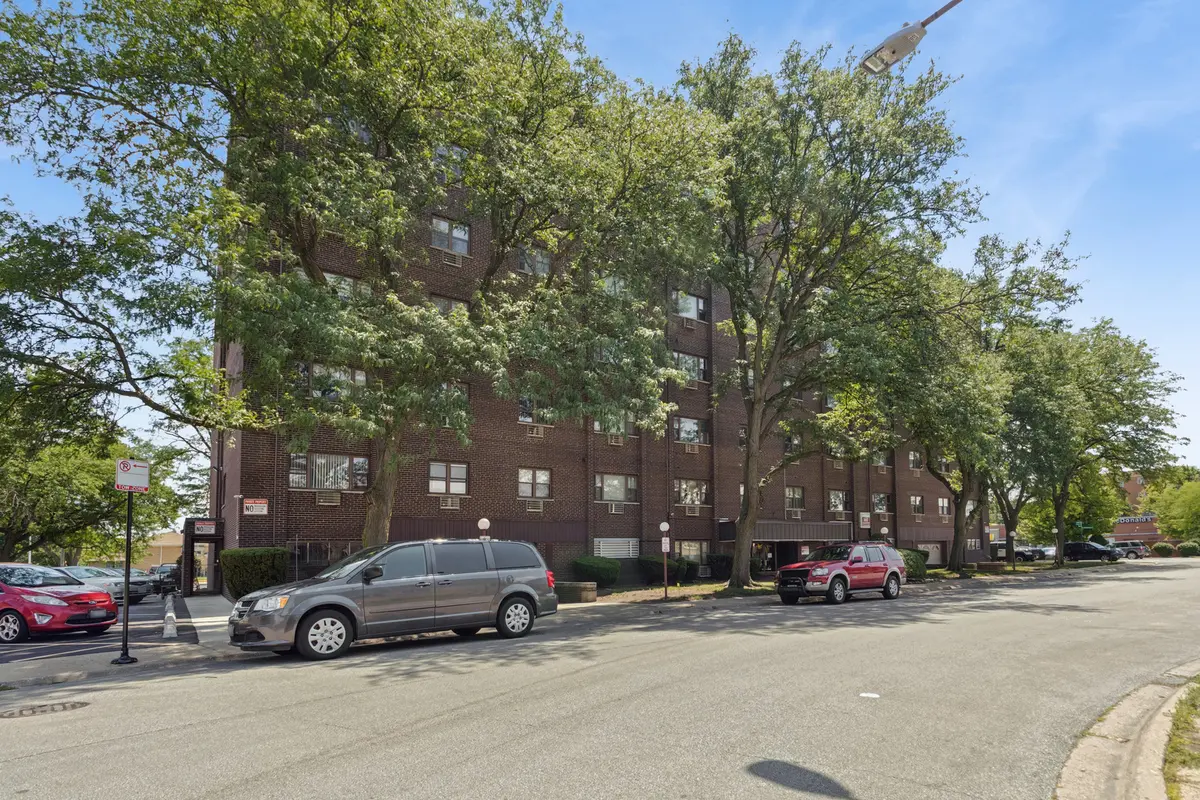 4600 N Cumberland AVE #205, Chicago, IL 60656