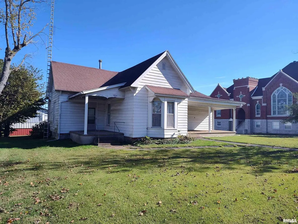 201 N WASHINGTON ST, Mcleansboro, IL 62859