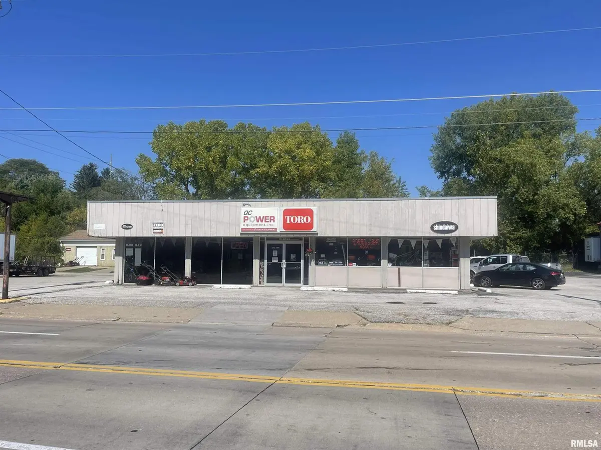 226 E 35TH ST, Davenport, IA 52806