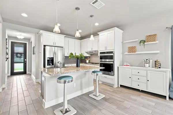 208 Winding Hollow LN, Georgetown, TX 78628