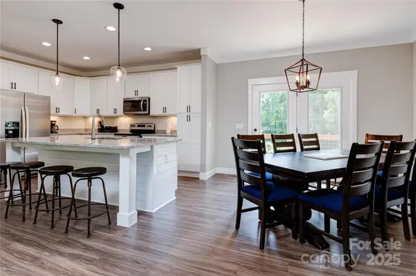 115 Cascade Ridge RD, Fairview, NC 28730