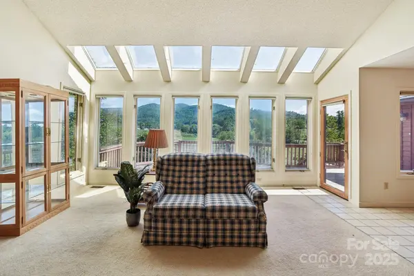 2281 Bearwallow RD, Edneyville, NC 28792