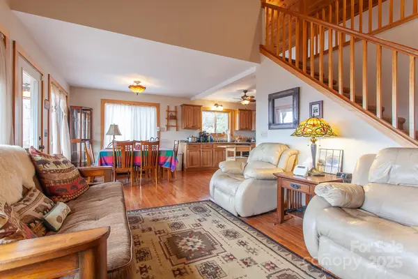 240 Hazelnut RD, Bryson City, NC 28713