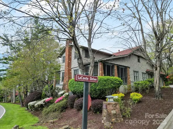 28 Lacoste DR, Hendersonville, NC 28739