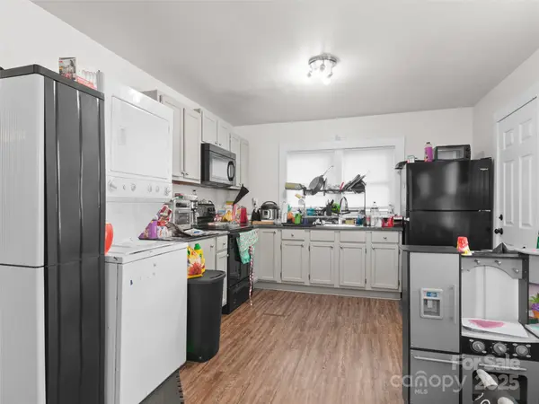 24 Liner CT, Waynesville, NC 28786