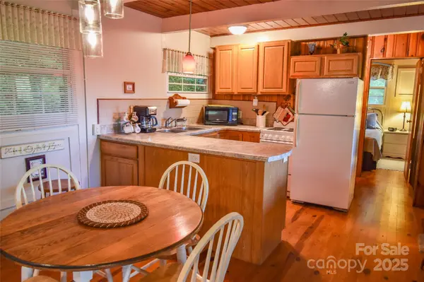 40 Bear Cove CIR, Bryson City, NC 28713