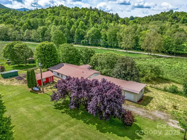 74 Saturn CT, Clyde, NC 28721