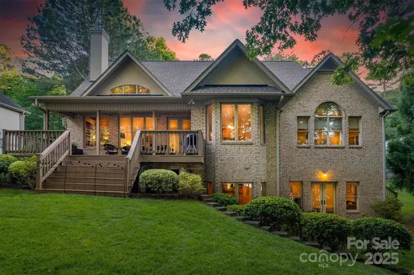 9002 Fair Oak DR, Sherrills Ford, NC 28673