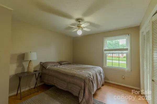 1867 Shannon DR, Conover, NC 28613