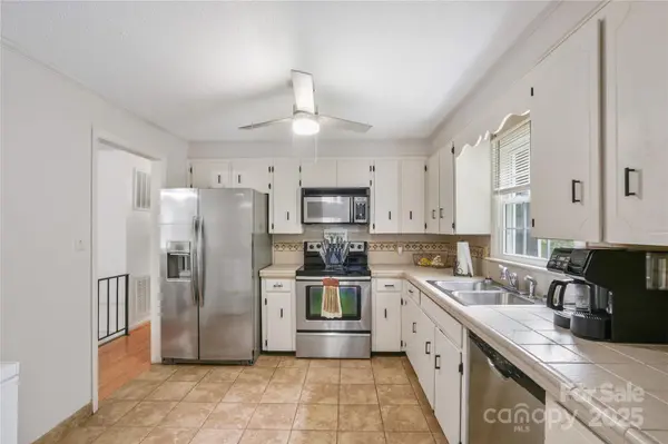 1867 Shannon DR, Conover, NC 28613