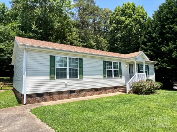 1031 Daniel DR, Stanley, NC 28164
