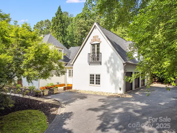 280 Sweetwater Hills DR, Hendersonville, NC 28791