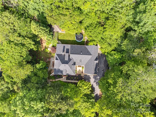 280 Sweetwater Hills DR, Hendersonville, NC 28791