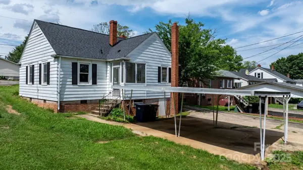 626 1st AVE SE, Hickory, NC 28602